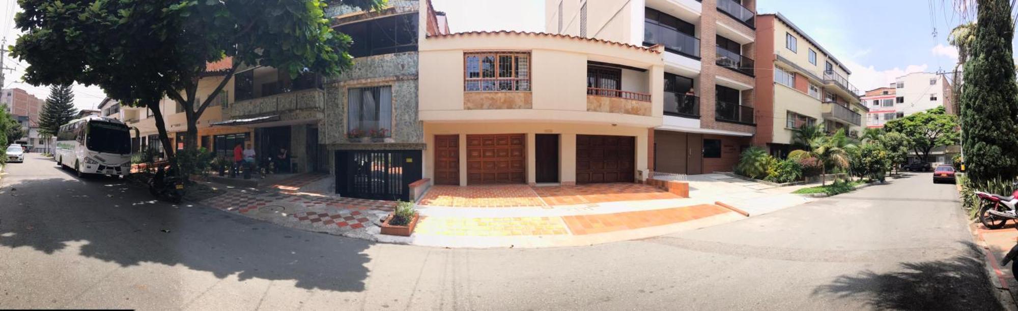 El Almendro Guest house *